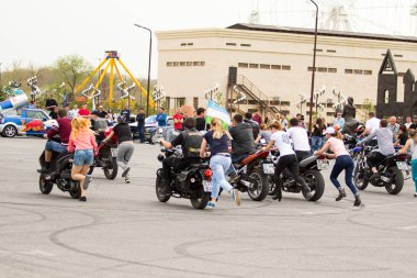 Shymkent, Kazakistan - 15 Şubat 2017: Motosiklet motorcu sezon açılış 15 Mart 2017 yılında Çimkent