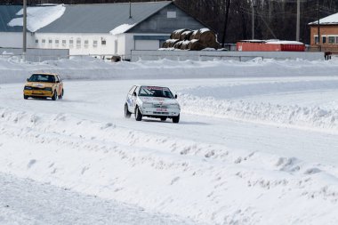 Petropavlovsk, Kazakistan - 6 Mart 2016: Fincan Urallar, Sibirya ve Kazakistan kış parça yarış. Yarış pisti Bishkul Kuzey Kazakistan 2016.