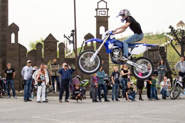 Shymkent, Kazakistan - 15 Şubat 2017: Motosiklet motorcu sezon açılış 15 Mart 2017 yılında Çimkent