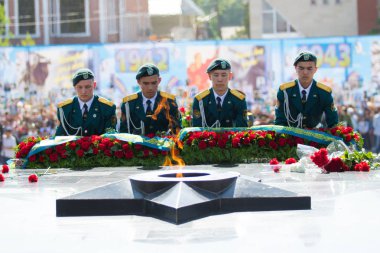 Shymkent, Kazakistan 9 Mayıs 2017: Ölümsüz alayı. Halk festivaller insan. Büyük Vatanseverlik Savaşı 1941-1945, Kızıl Ordu ve Sovyet halkının Zafer Bayramı.