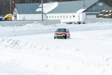 Petropavlovsk, Kazakistan - 6 Mart 2016: Fincan Urallar, Sibirya ve Kazakistan kış parça yarış. Yarış pisti Bishkul Kuzey Kazakistan 2016.