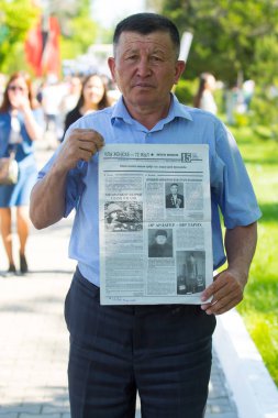 Shymkent, Kazakistan 9 Mayıs 2017: Ölümsüz alayı. Halk festivaller insan. Büyük Vatanseverlik Savaşı 1941-1945, Kızıl Ordu ve Sovyet halkının Zafer Bayramı.