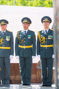 Shymkent, Kazakistan 9 Mayıs 2017: Ölümsüz alayı. Halk festivaller insan. Büyük Vatanseverlik Savaşı 1941-1945, Kızıl Ordu ve Sovyet halkının Zafer Bayramı.