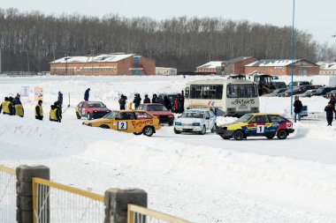 Petropavlovsk, Kazakistan - 6 Mart 2016: Fincan Urallar, Sibirya ve Kazakistan kış parça yarış. Yarış pisti Bishkul Kuzey Kazakistan 2016.