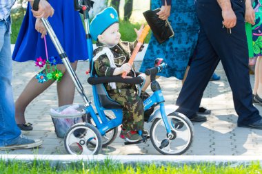 Shymkent, Kazakistan 9 Mayıs 2017: Ölümsüz alayı. Halk festivaller insan. Büyük Vatanseverlik Savaşı 1941-1945, Kızıl Ordu ve Sovyet halkının Zafer Bayramı.