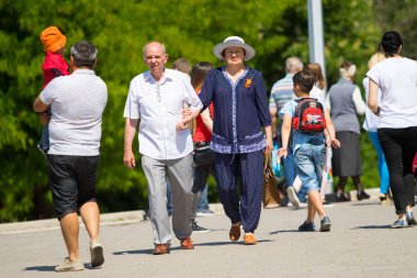 Shymkent, Kazakistan 9 Mayıs 2017: Ölümsüz alayı. Halk festivaller insan. Büyük Vatanseverlik Savaşı 1941-1945, Kızıl Ordu ve Sovyet halkının Zafer Bayramı.