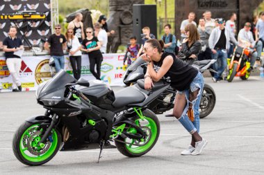 Shymkent, Kazakistan - 15 Şubat 2017: Motosiklet motorcu sezon açılış 15 Mart 2017 yılında Çimkent