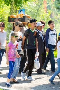 Shymkent, Kazakistan 9 Mayıs 2017: Ölümsüz alayı. Halk festivaller insan. Büyük Vatanseverlik Savaşı 1941-1945, Kızıl Ordu ve Sovyet halkının Zafer Bayramı.