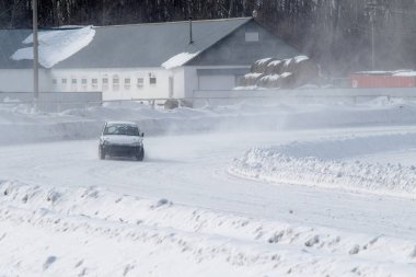 Petropavlovsk, Kazakistan - 6 Mart 2016: Fincan Urallar, Sibirya ve Kazakistan kış parça yarış. Yarış pisti Bishkul Kuzey Kazakistan 2016.