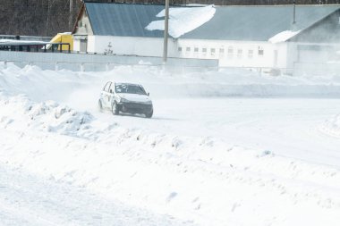 Petropavlovsk, Kazakistan - 6 Mart 2016: Fincan Urallar, Sibirya ve Kazakistan kış parça yarış. Yarış pisti Bishkul Kuzey Kazakistan 2016.