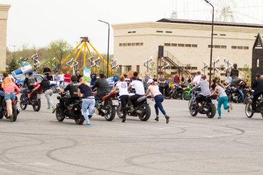 Shymkent, Kazakistan - 15 Şubat 2017: Motosiklet motorcu sezon açılış 15 Mart 2017 yılında Çimkent