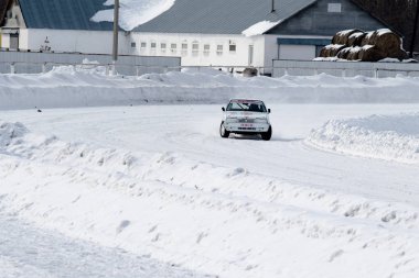 Petropavlovsk, Kazakistan - 6 Mart 2016: Fincan Urallar, Sibirya ve Kazakistan kış parça yarış. Yarış pisti Bishkul Kuzey Kazakistan 2016.