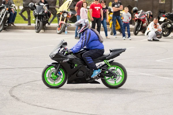 Shymkent, Kazakistan - 15 Şubat 2017: Motosiklet motorcu sezon açılış 15 Mart 2017 yılında Çimkent