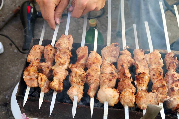 Espetos Carne Espetos São Cozidos Carvão Vegetal — Fotografia de Stock