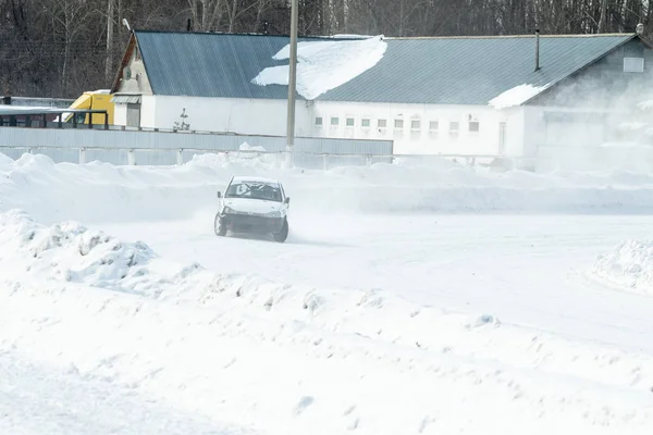 Petropavlovsk, Kazakistan - 6 Mart 2016: Fincan Urallar, Sibirya ve Kazakistan kış parça yarış. Yarış pisti Bishkul Kuzey Kazakistan 2016.