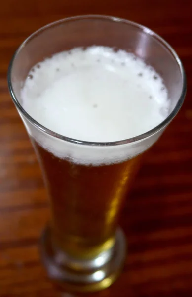 Ein Glas Bier Mit Tropfen — Stockfoto