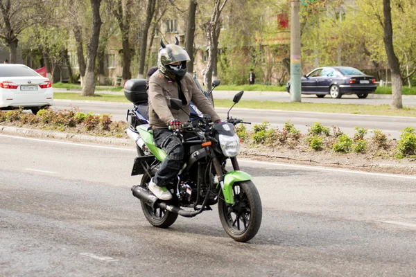 Shymkent, Kazakistan - 15 Şubat 2017: Motosiklet motorcu sezon açılış 15 Mart 2017 yılında Çimkent