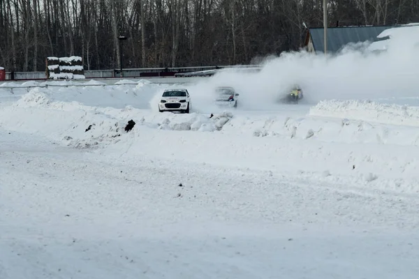 Petropavlovsk, Kazakistan - 6 Mart 2016: Fincan Urallar, Sibirya ve Kazakistan kış parça yarış. Yarış pisti Bishkul Kuzey Kazakistan 2016.