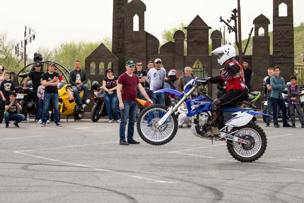 Shymkent, Kazakistan - 15 Şubat 2017: Motosiklet motorcu sezon açılış 15 Mart 2017 yılında Çimkent