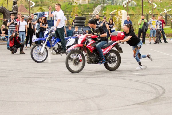 Shymkent, Kazakistan - 15 Şubat 2017: Motosiklet motorcu sezon açılış 15 Mart 2017 yılında Çimkent