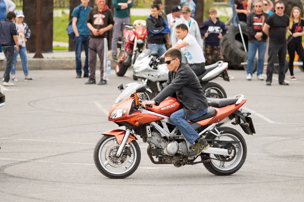Shymkent, Kazakistan - 15 Şubat 2017: Motosiklet motorcu sezon açılış 15 Mart 2017 yılında Çimkent