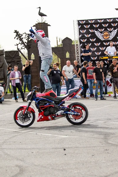 Shymkent, Kazakistan - 15 Şubat 2017: Motosiklet motorcu sezon açılış 15 Mart 2017 yılında Çimkent