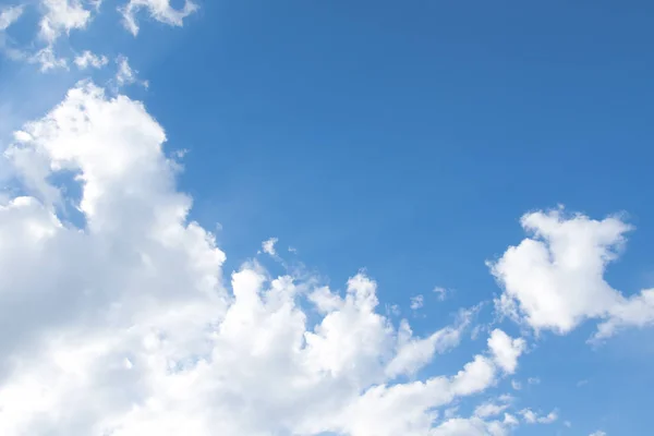 青空雲の背景 — ストック写真
