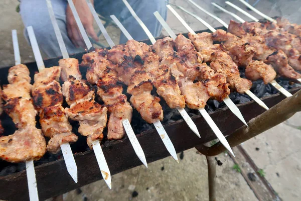 Viande Sur Brochettes Les Brochettes Sont Cuites Charbon Bois — Photo