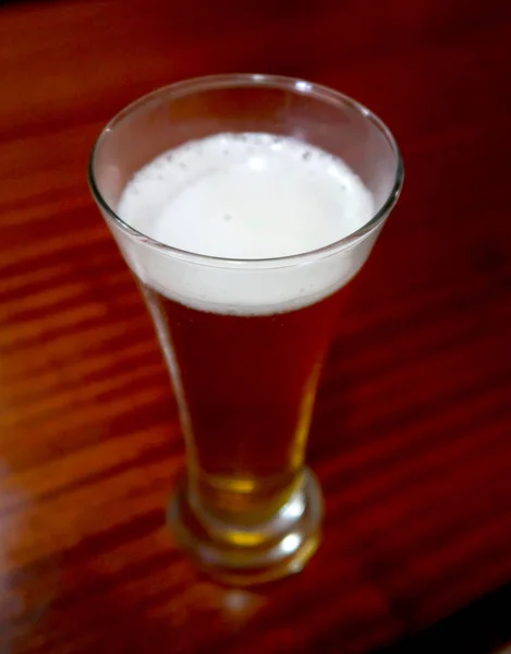 Ein Glas Bier Mit Tropfen — Stockfoto