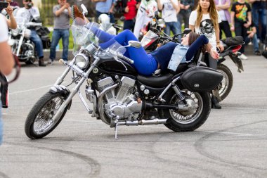 Shymkent, Kazakistan - 15 Şubat 2017: Motosiklet motorcu sezon açılış 15 Mart 2017 yılında Çimkent