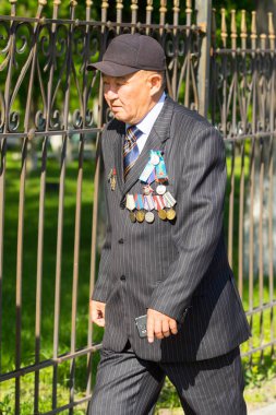 Shymkent, Kazakistan 9 Mayıs 2017: Ölümsüz alayı. Halk festivaller insan. Büyük Vatanseverlik Savaşı 1941-1945, Kızıl Ordu ve Sovyet halkının Zafer Bayramı.