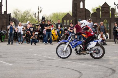 Shymkent, Kazakistan - 15 Şubat 2017: Motosiklet motorcu sezon açılış 15 Mart 2017 yılında Çimkent