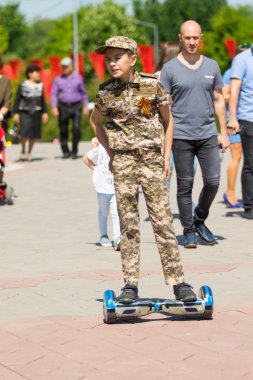 Shymkent, Kazakistan 9 Mayıs 2017: Ölümsüz alayı. Halk festivaller insan. Büyük Vatanseverlik Savaşı 1941-1945, Kızıl Ordu ve Sovyet halkının Zafer Bayramı.