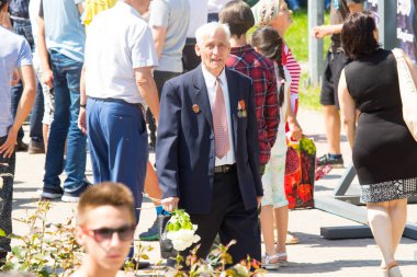Shymkent, Kazakistan 9 Mayıs 2017: Ölümsüz alayı. Halk festivaller insan. Büyük Vatanseverlik Savaşı 1941-1945, Kızıl Ordu ve Sovyet halkının Zafer Bayramı.