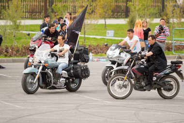 Shymkent, Kazakistan - 15 Şubat 2017: Motosiklet motorcu sezon açılış 15 Mart 2017 yılında Çimkent