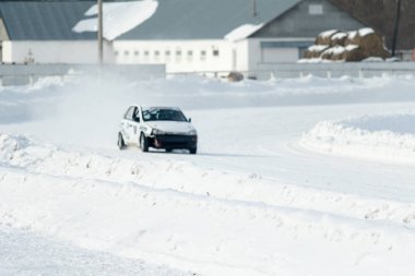 Petropavlovsk, Kazakistan - 6 Mart 2016: Fincan Urallar, Sibirya ve Kazakistan kış parça yarış. Yarış pisti Bishkul Kuzey Kazakistan 2016.