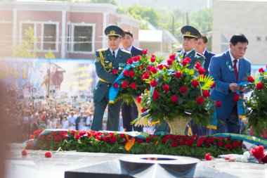 Shymkent, Kazakistan 9 Mayıs 2017: Ölümsüz alayı. Halk festivaller insan. Büyük Vatanseverlik Savaşı 1941-1945, Kızıl Ordu ve Sovyet halkının Zafer Bayramı.