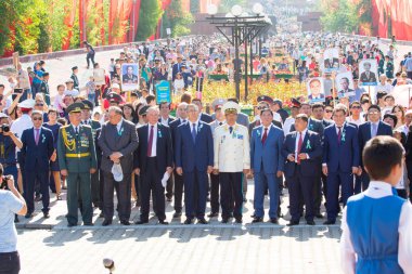 Shymkent, Kazakistan 9 Mayıs 2017: Ölümsüz alayı. Halk festivaller insan. Büyük Vatanseverlik Savaşı 1941-1945, Kızıl Ordu ve Sovyet halkının Zafer Bayramı.