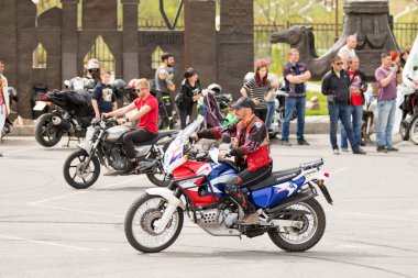 Shymkent, Kazakistan - 15 Şubat 2017: Motosiklet motorcu sezon açılış 15 Mart 2017 yılında Çimkent