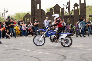 Shymkent, Kazakistan - 15 Şubat 2017: Motosiklet motorcu sezon açılış 15 Mart 2017 yılında Çimkent