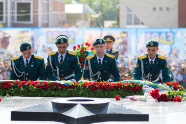Shymkent, Kazakistan 9 Mayıs 2017: Ölümsüz alayı. Halk festivaller insan. Büyük Vatanseverlik Savaşı 1941-1945, Kızıl Ordu ve Sovyet halkının Zafer Bayramı.