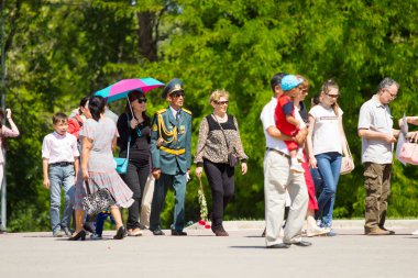Shymkent, Kazakistan 9 Mayıs 2017: Ölümsüz alayı. Halk festivaller insan. Büyük Vatanseverlik Savaşı 1941-1945, Kızıl Ordu ve Sovyet halkının Zafer Bayramı.