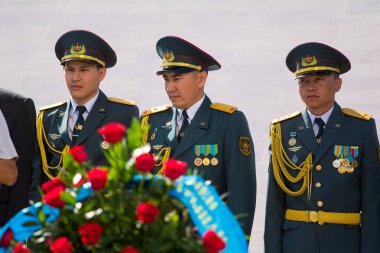 Shymkent, Kazakistan 9 Mayıs 2017: Ölümsüz alayı. Halk festivaller insan. Büyük Vatanseverlik Savaşı 1941-1945, Kızıl Ordu ve Sovyet halkının Zafer Bayramı.