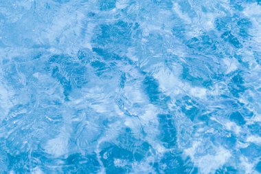 Su havuzu arka planda