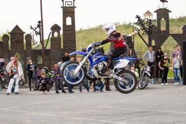 Shymkent, Kazakistan - 15 Şubat 2017: Motosiklet motorcu sezon açılış 15 Mart 2017 yılında Çimkent