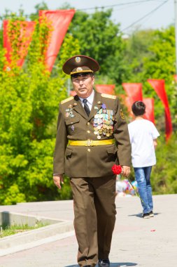 Shymkent, Kazakistan 9 Mayıs 2017: Ölümsüz alayı. Halk festivaller insan. Büyük Vatanseverlik Savaşı 1941-1945, Kızıl Ordu ve Sovyet halkının Zafer Bayramı.