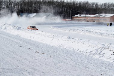 Petropavlovsk, Kazakistan - 6 Mart 2016: Fincan Urallar, Sibirya ve Kazakistan kış parça yarış. Yarış pisti Bishkul Kuzey Kazakistan 2016.