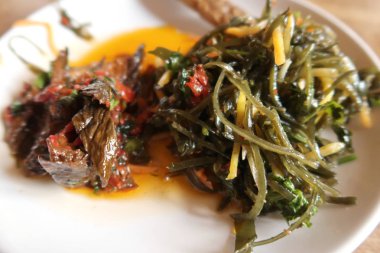 Salad seaweed cabbage aubergine pepper onion