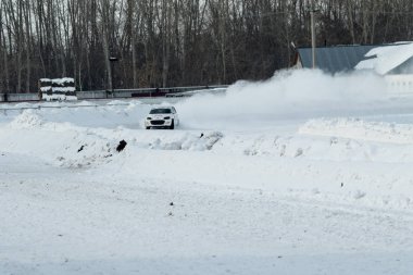 Petropavlovsk, Kazakistan - 6 Mart 2016: Fincan Urallar, Sibirya ve Kazakistan kış parça yarış. Yarış pisti Bishkul Kuzey Kazakistan 2016.