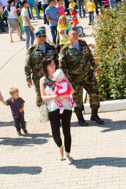 Shymkent, Kazakistan 9 Mayıs 2017: Ölümsüz alayı. Halk festivaller insan. Büyük Vatanseverlik Savaşı 1941-1945, Kızıl Ordu ve Sovyet halkının Zafer Bayramı.